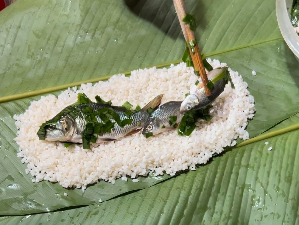 Doc la banh chung nhan ca chep dong hinh anh