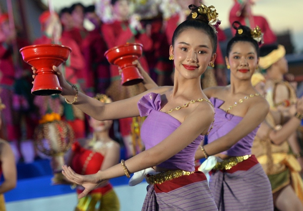 Du lich Thai Lan quyet dat hon 100 ty USD nam 2024 hinh anh