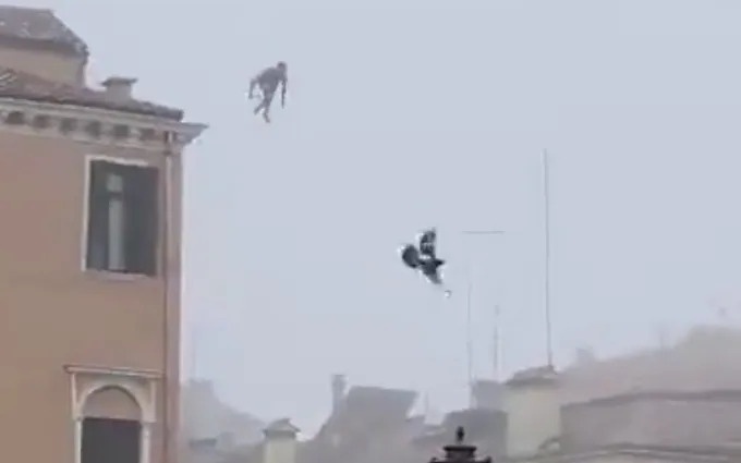 Nhung du khach 'xau xi' nhat nam 2023 hinh anh