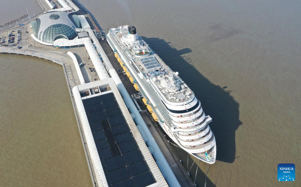 Sieu du thuyen Trung Quoc tu dong dau tien khoi hanh hinh anh