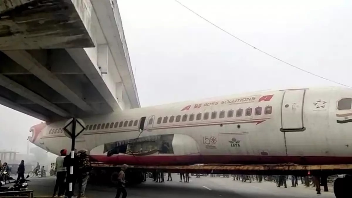 May bay mac ket duoi gam cau o An Do hinh anh