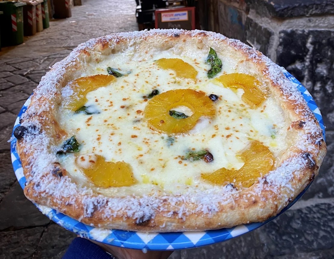 Dan Italy choang vang vi dau bep tao bao cho dua len pizza hinh anh