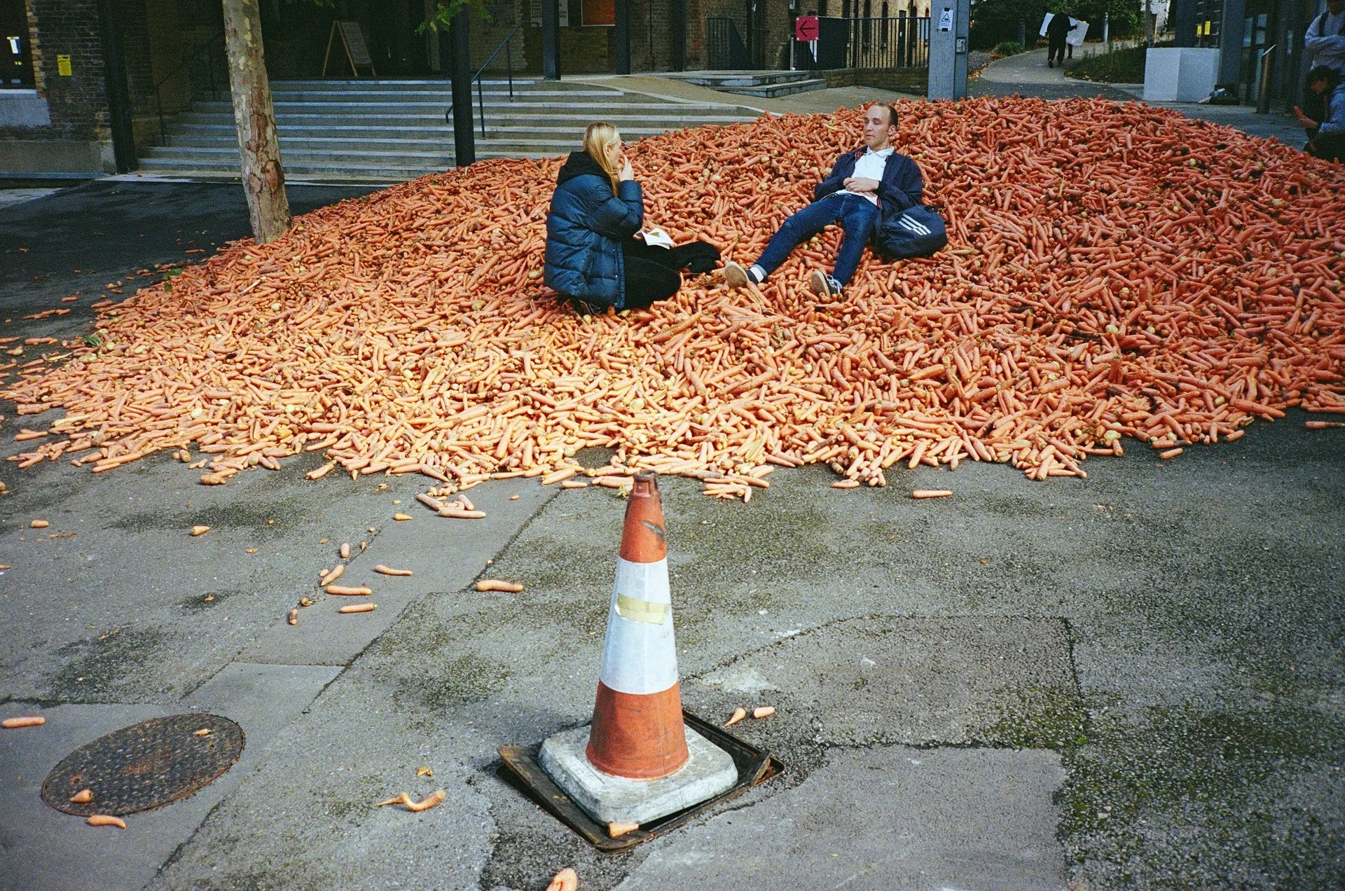 Nguc tran tam nang va nhung buc anh doi thuong sieu thuc hinh anh