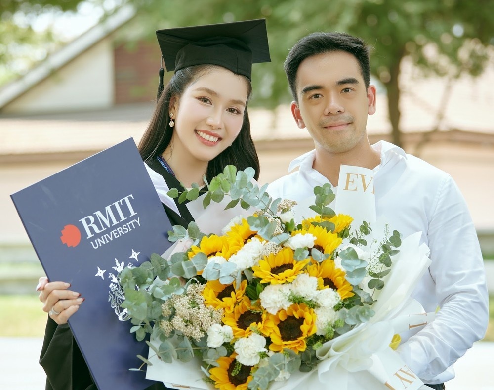 A hau Phuong Anh dat cot moc lon o tuoi 26 hinh anh