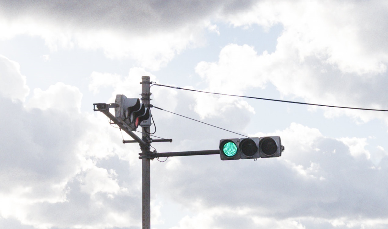 Noi den giao thong chi xanh mot lan trong nam hinh anh