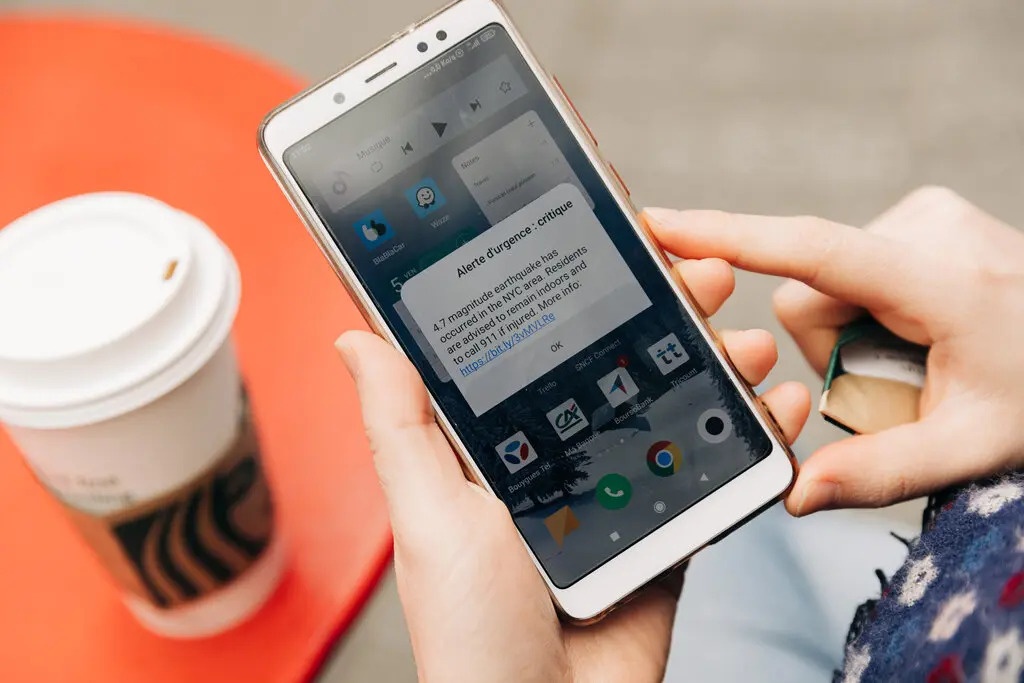 Mang xa hoi quay cuong vi dong dat tan cong New York hinh anh