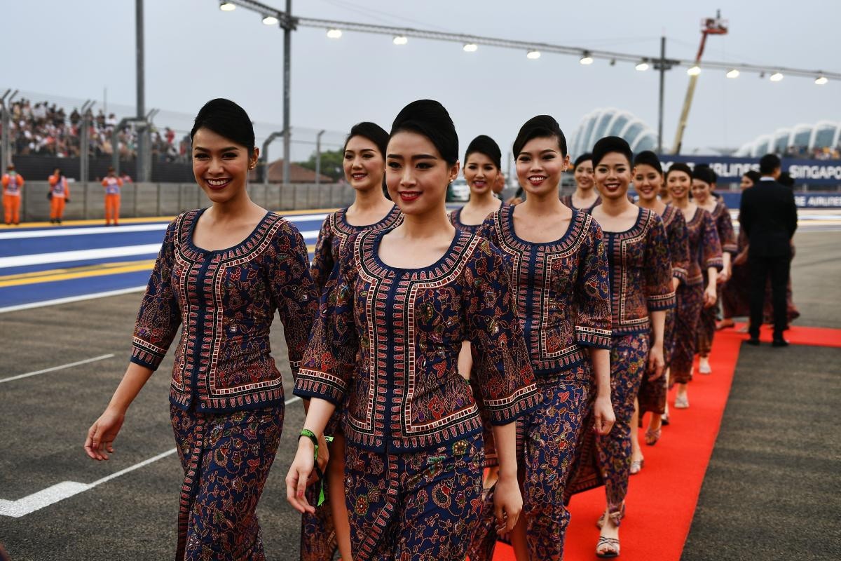 Hang bay tot nhat the gioi thuong gan 8 thang luong cho nhan vien hinh anh