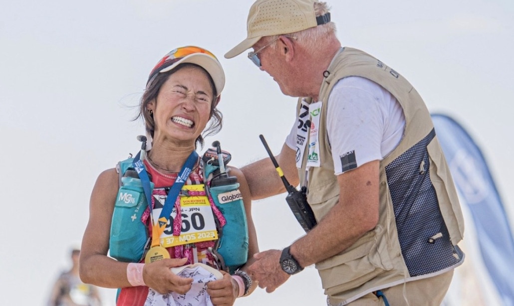 Runner Nhat dong lanh trung ngay sau cuoc dua 170 km tren day Himalaya hinh anh
