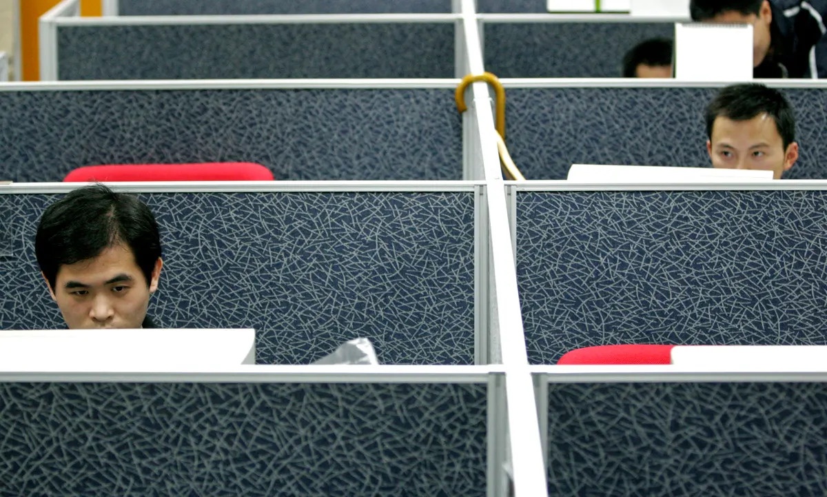 Su troi day cua 'van hoa lam viec 996', tham chi co ca 007 hinh anh