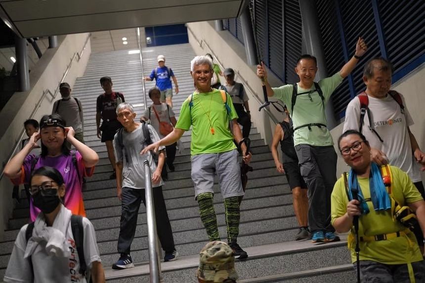 Di bo dang tao nen ‘con sot' hinh anh