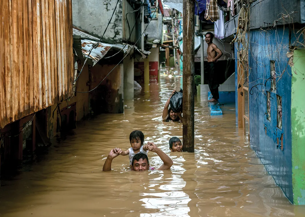 Tinh the 'nuoc soi lua bong' cua nen kinh te ven bien hinh anh