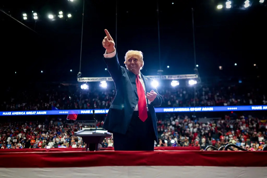 Dang tai kho ngo cua ong Trump sau khi Tong thong Biden dung tranh cu hinh anh