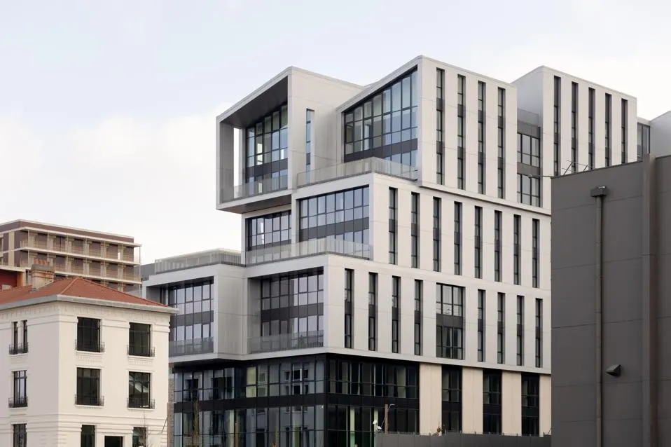 The van hoi Paris anh 2