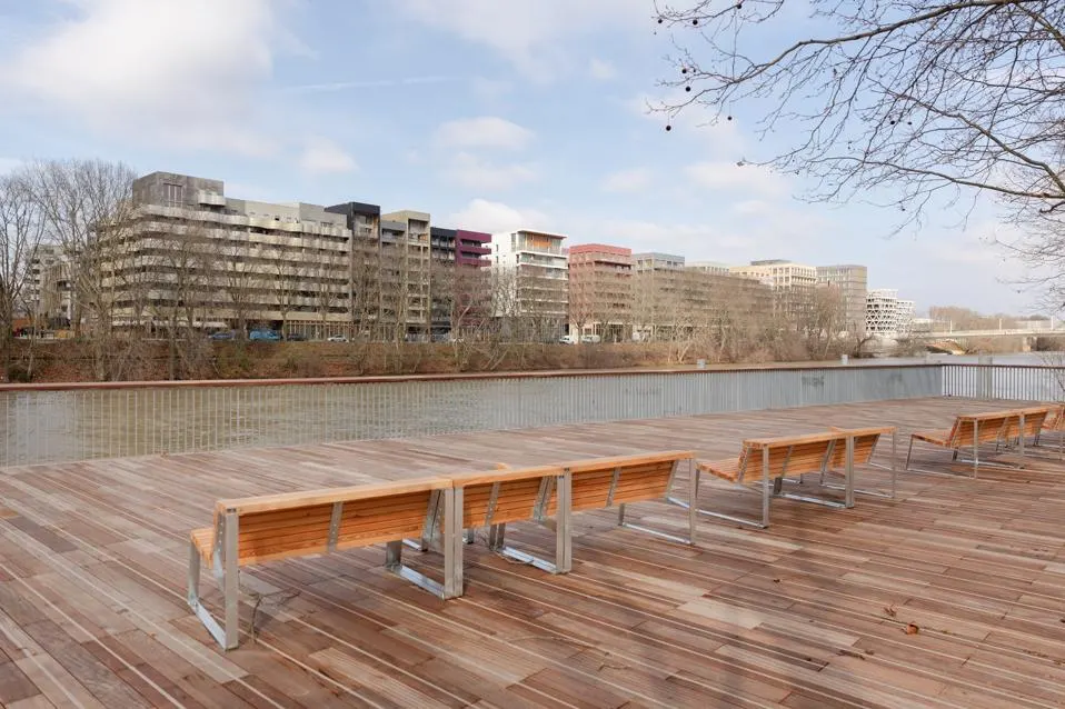 The van hoi Paris anh 3