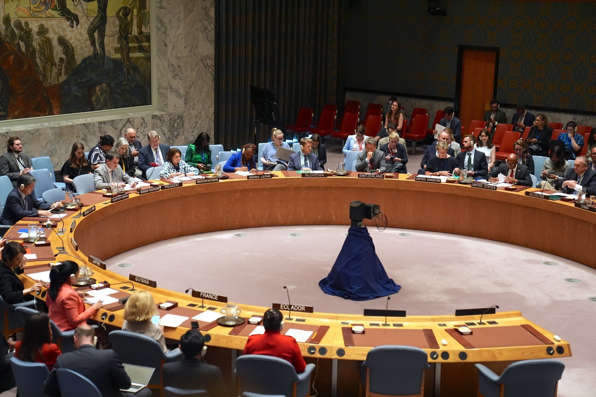 Trung Quoc, Brazil canh bao hau qua neu cang thang Trung Dong lan rong hinh anh