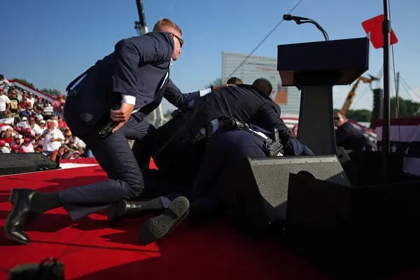 ong trump bi ban anh 3