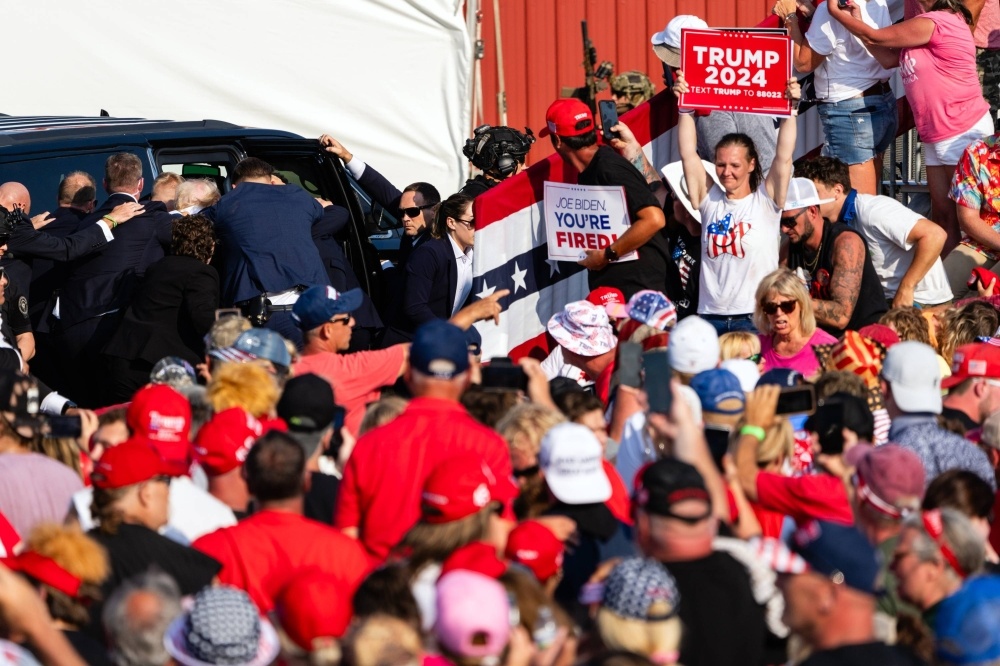 ong trump bi ban anh 1