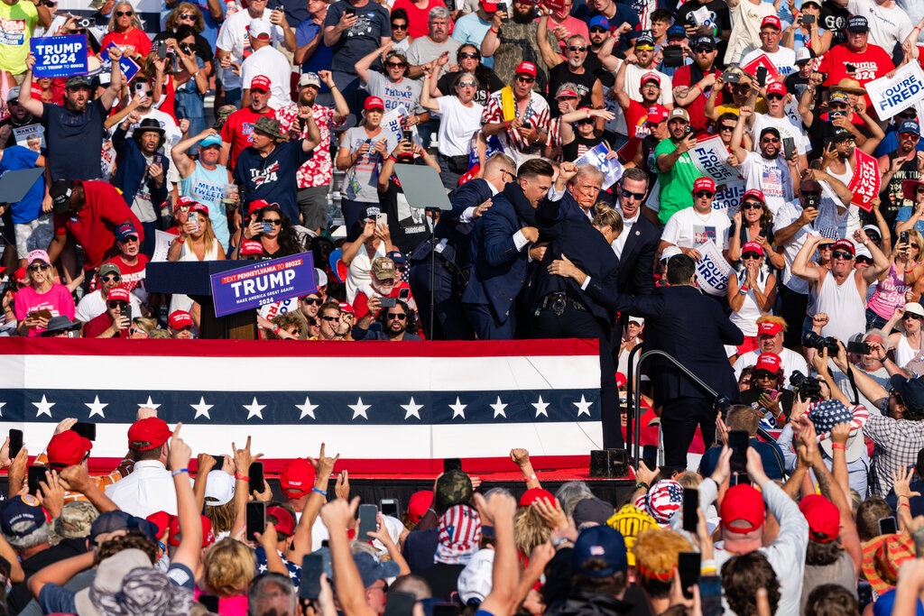 Cuoc doi thoai giua ong Trump va dac vu khi bi 'am sat hut' hinh anh