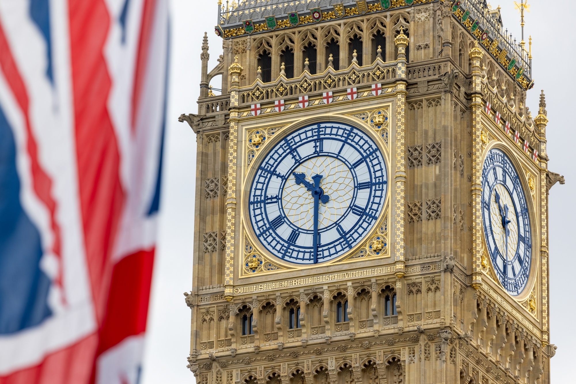 khung hoang khi hau anh 2