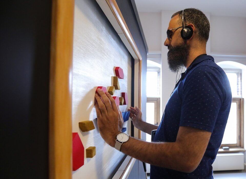 Nhung nguoi dang bi AI 'bo roi' hinh anh