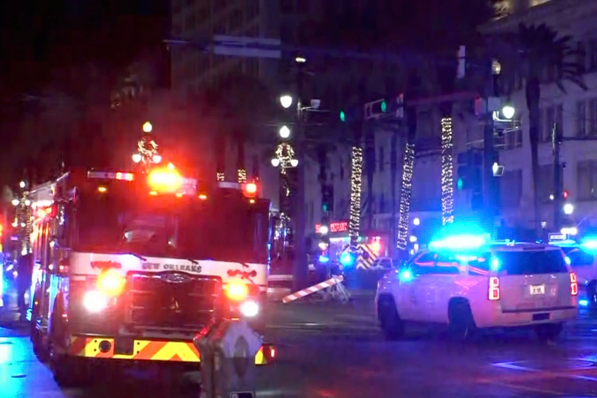 Lao xe vao dam dong ngay dau nam moi o My, it nhat 10 nguoi chet hinh anh