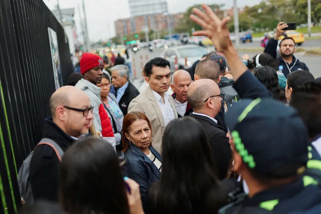 Ngan hang The gioi canh bao nhan vien Colombia khong lui toi My hinh anh