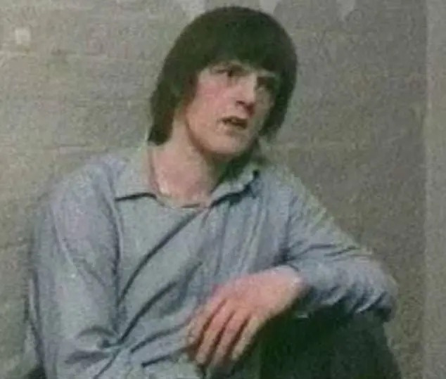 'Sat nhan an thit nguoi' o Anh tuyet thuc vi bi lay mat may choi game hinh anh