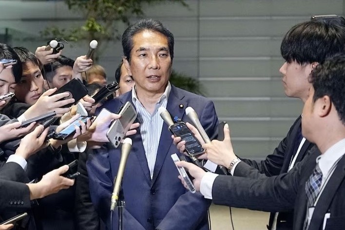 Cau noi dua ve gao khien bo truong Nhat Ban phai tu chuc hinh anh