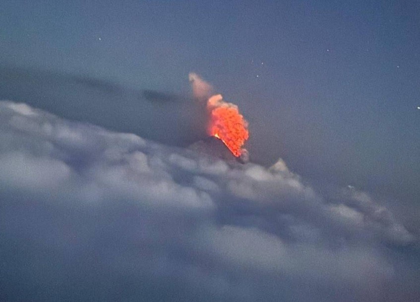 Nui lua o Nga 'thuc giac' sau dong dat manh 8,8 do hinh anh