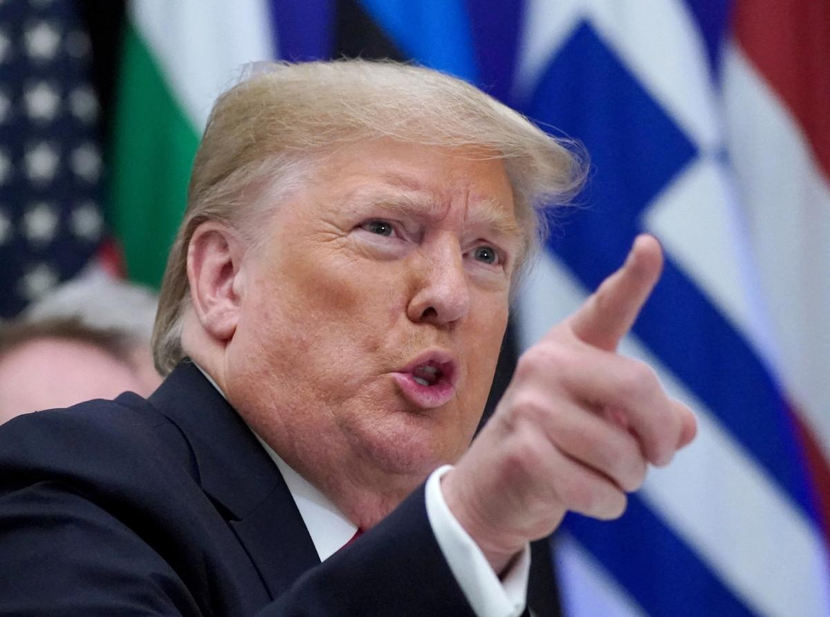 Ong Trump bi kien hinh anh