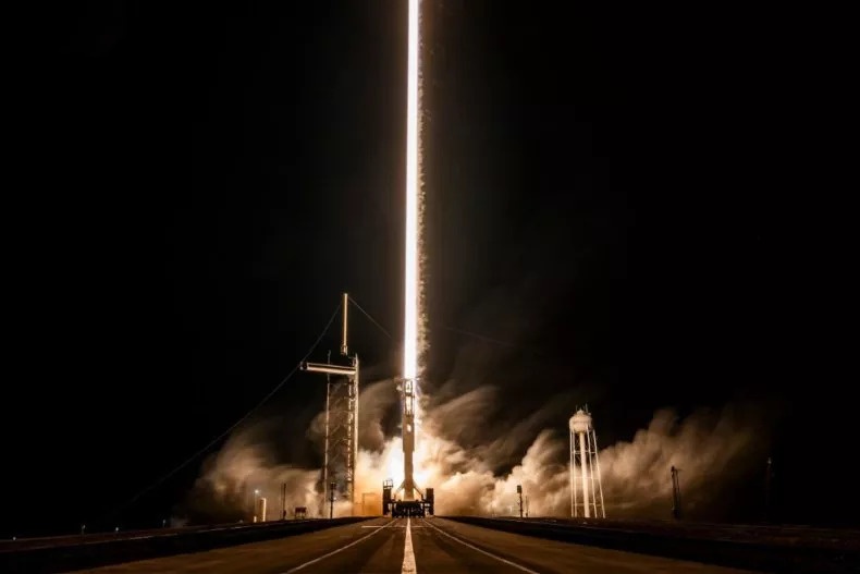 My phong tau vu tru lam nhiem vu tuyet mat hinh anh