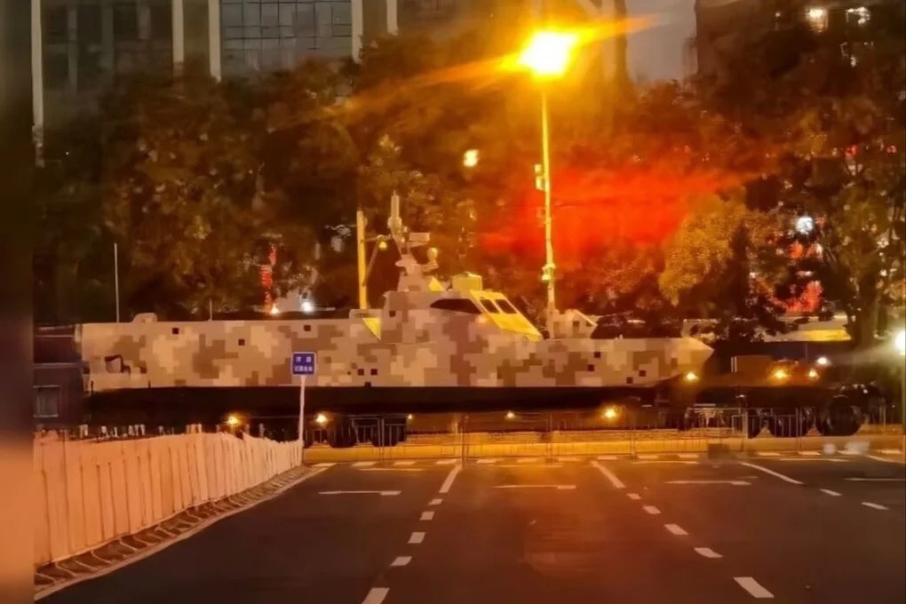 Chien ham khong nguoi lai Trung Quoc lo dien hinh anh