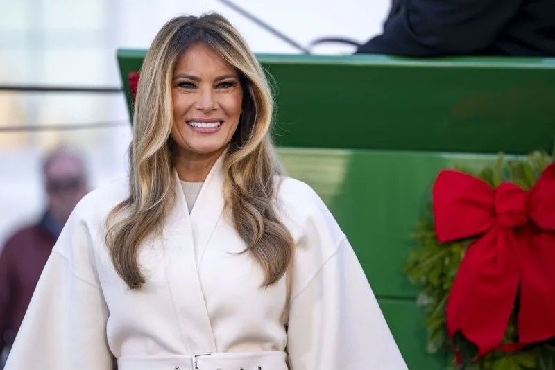 Phu nhan Tong thong My don cay thong Noel hinh anh