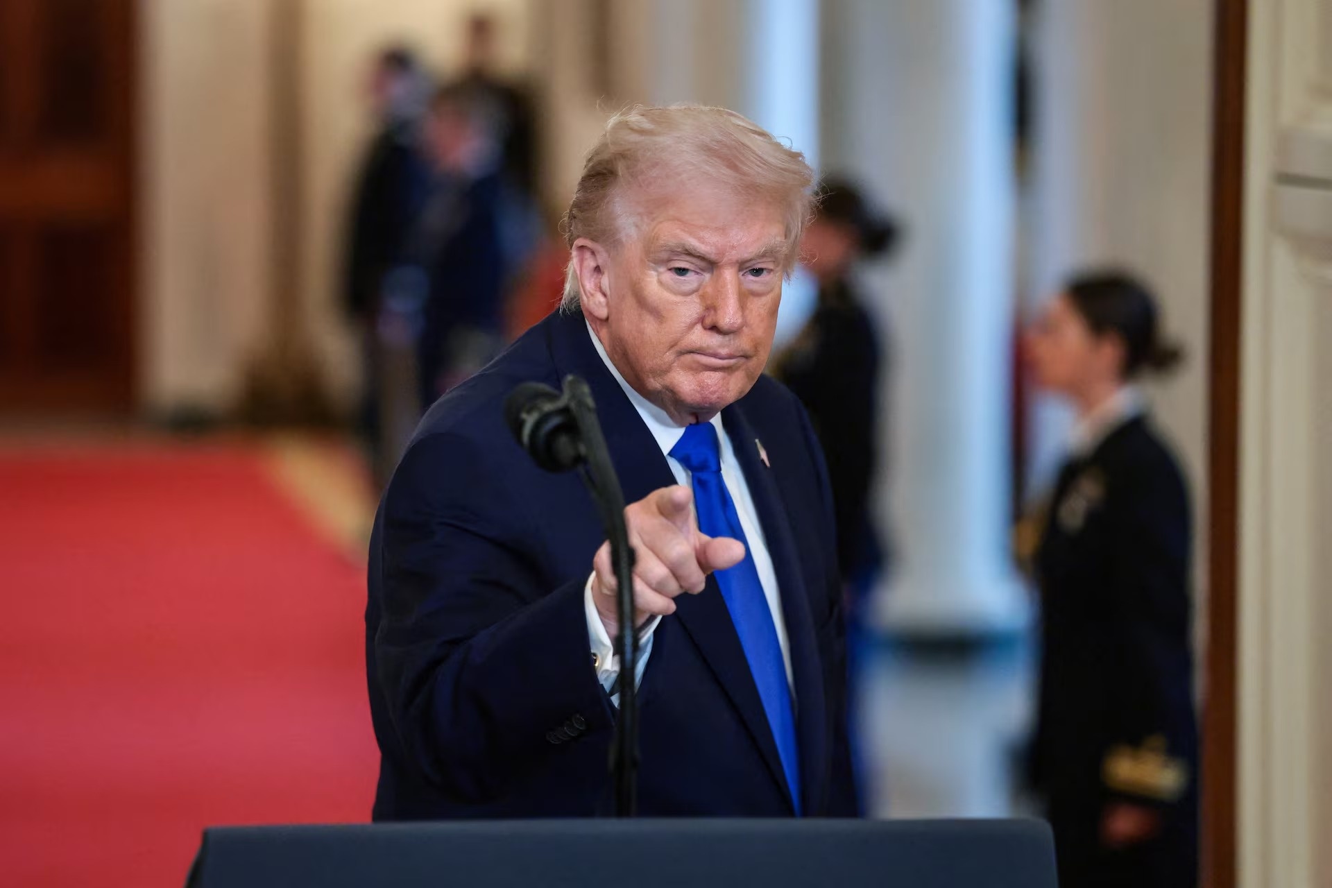 Nhan vat co anh huong y dinh tan cong Iran cua ong Trump hinh anh