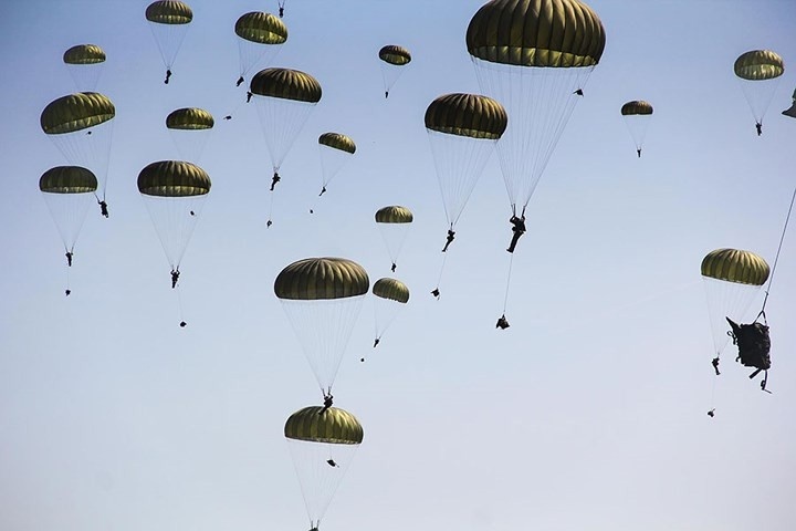 Luc luong 'nhay du' My san sang tac chien tai Iran hinh anh