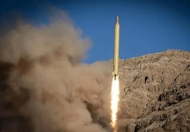 Khong kich giua nang nong 50 do, 20.000 nguoi Iran mat nuoc sinh hoat hinh anh