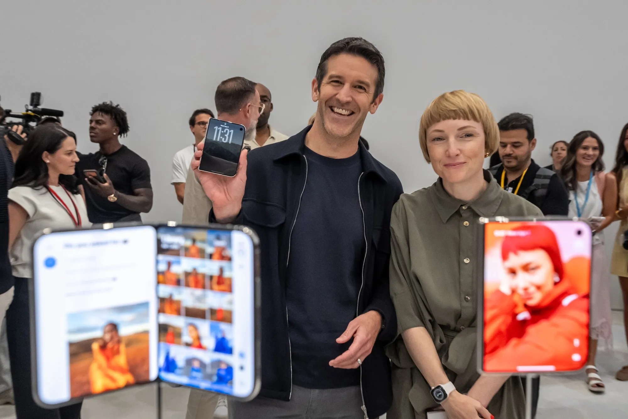 Apple nói nhu cầu 'phi thường' khiến iPhone Duo bán hết veo