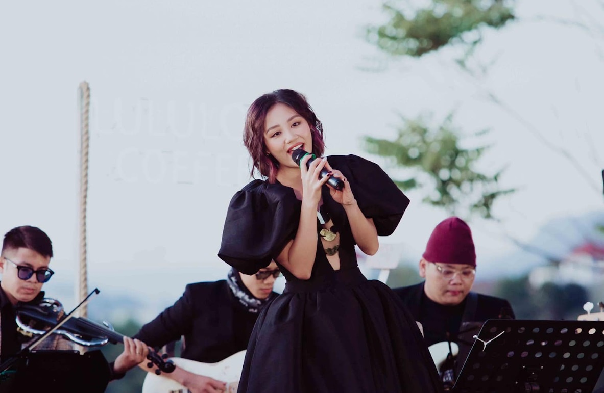 Video - Van Mai Huong trinh dien tai 'Thanh am hoang hon' hinh anh