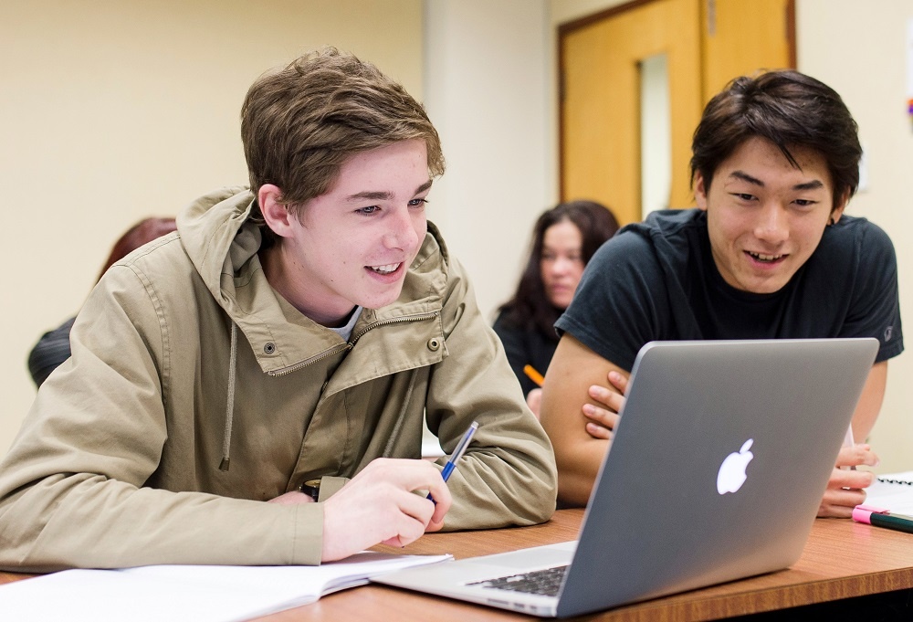 Don dau co hoi viec lam quoc te khi hoc CNTT tai New Zealand hinh anh