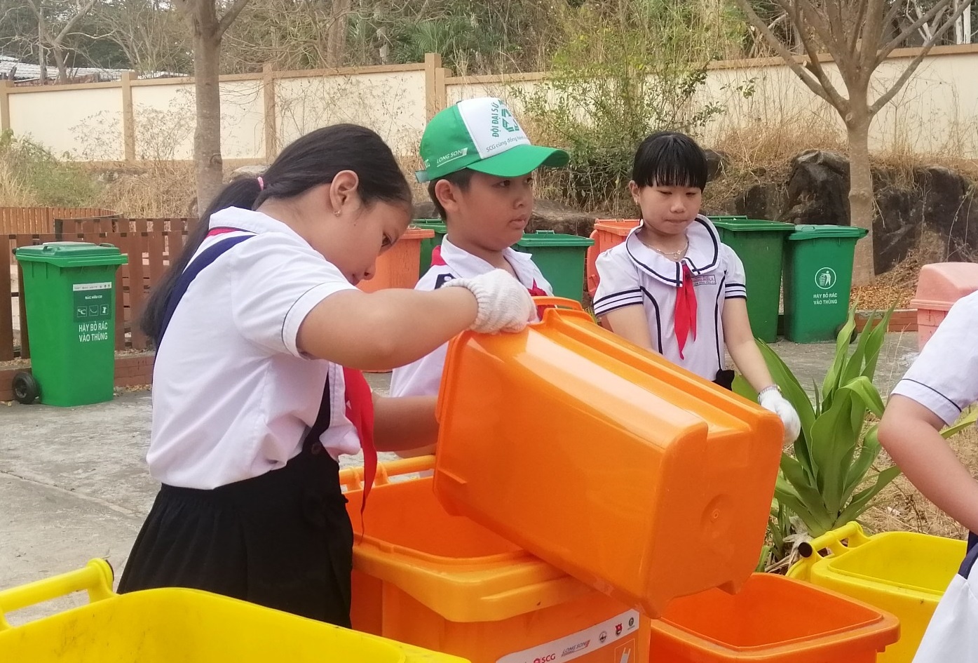 Nuoi duong tinh than vi moi truong cho the he tuong lai hinh anh