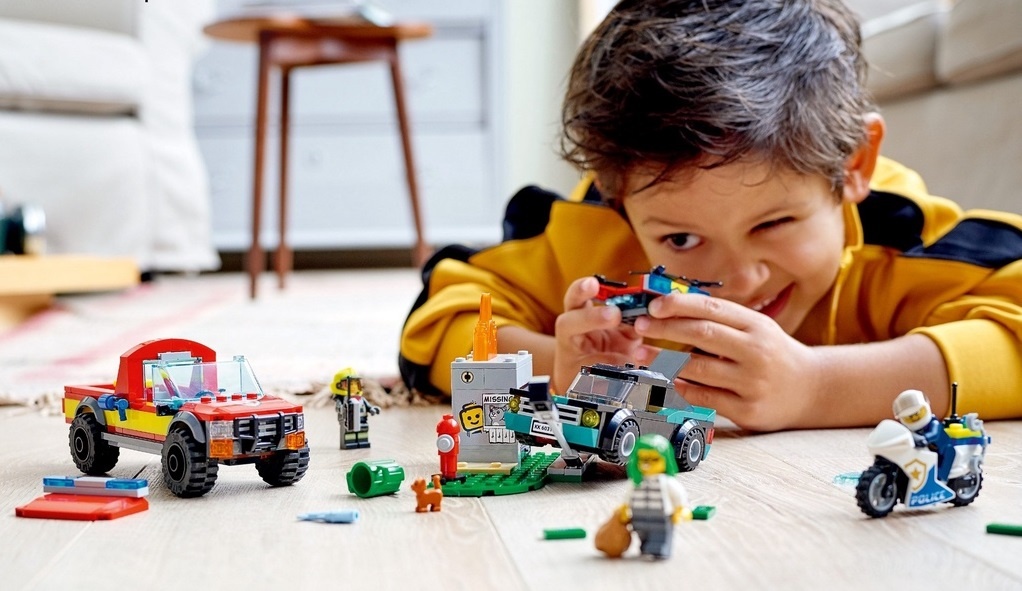 Goi y qua sinh nhat giup tre phat trien tu duy sang tao hinh anh