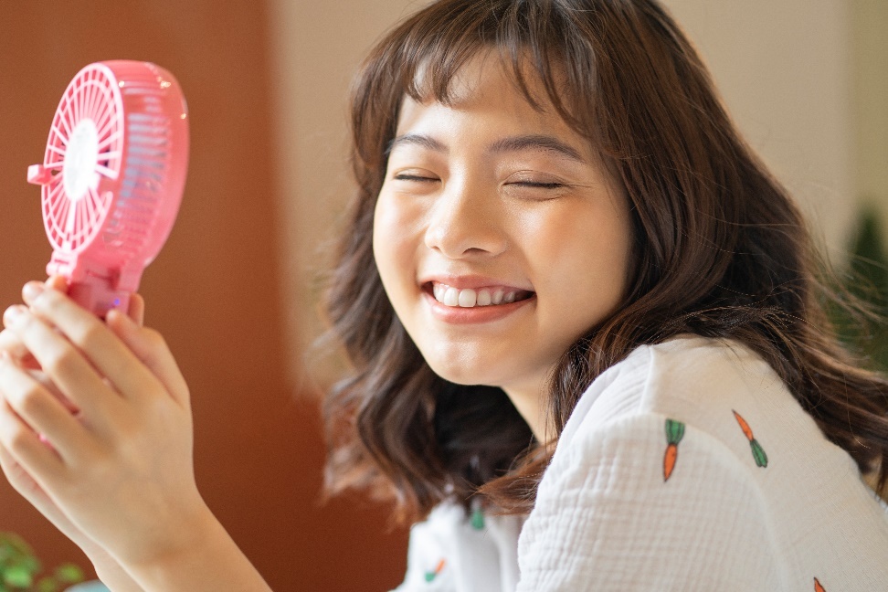 Giai nhiet mua he voi 5 thiet bi lam mat sale dam giua thang hinh anh