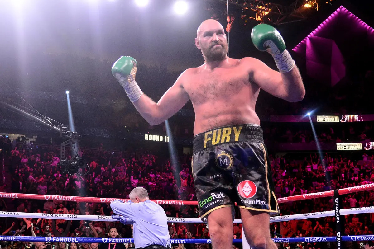 Theo doi tran dau cua Tyson Fury va Dillian Whyte tren FPT Play hinh anh