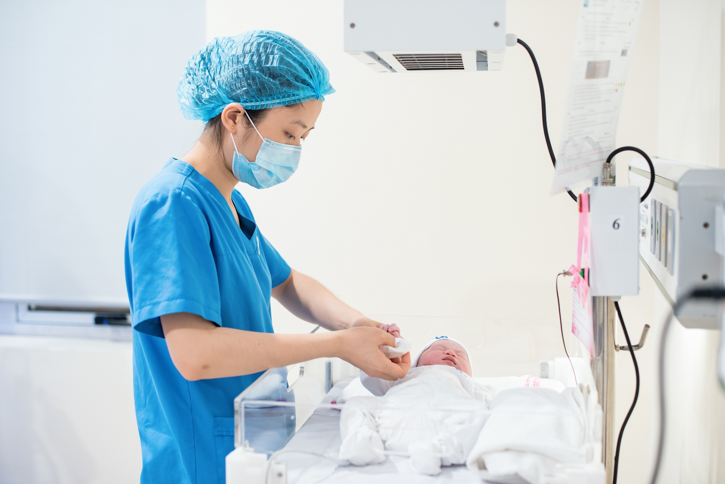 Nguoi phu nu danh doi 21 nam tuoi xuan de tim con hinh anh