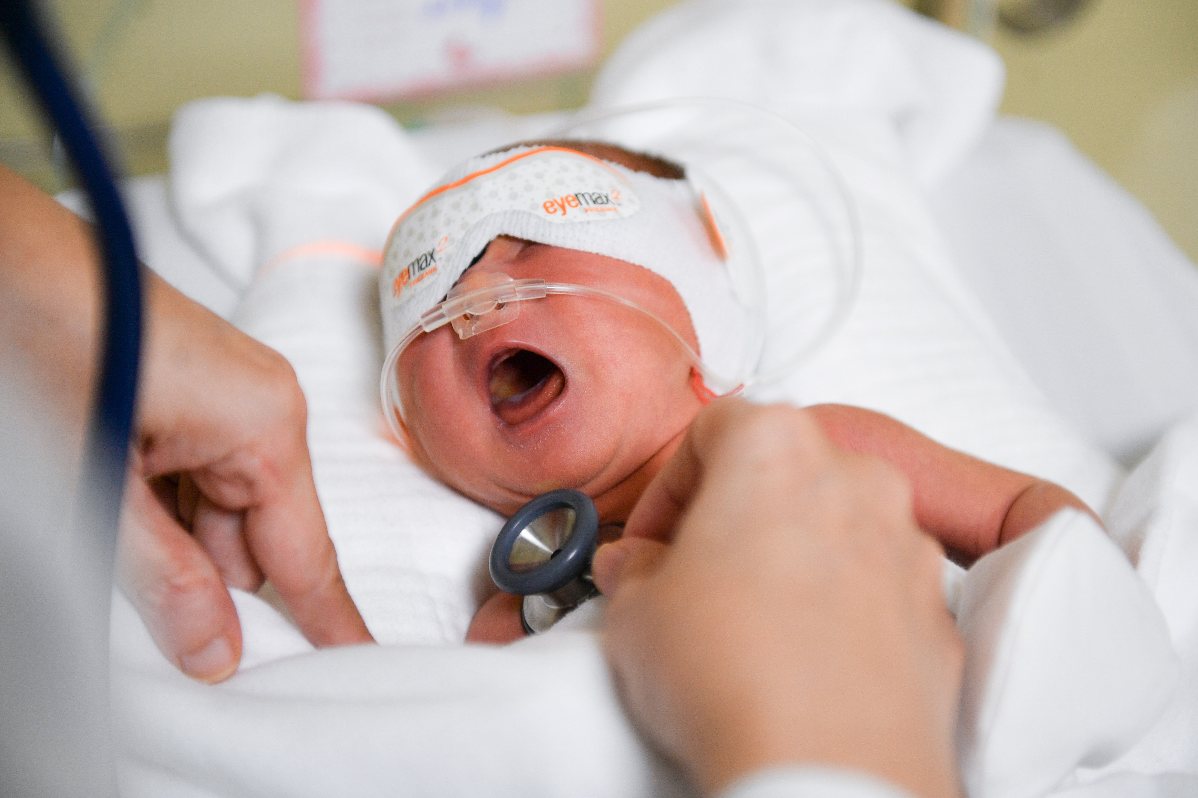 Noi cham soc nhung ‘em be ti hon’ tai Benh vien Da khoa Tam Anh hinh anh