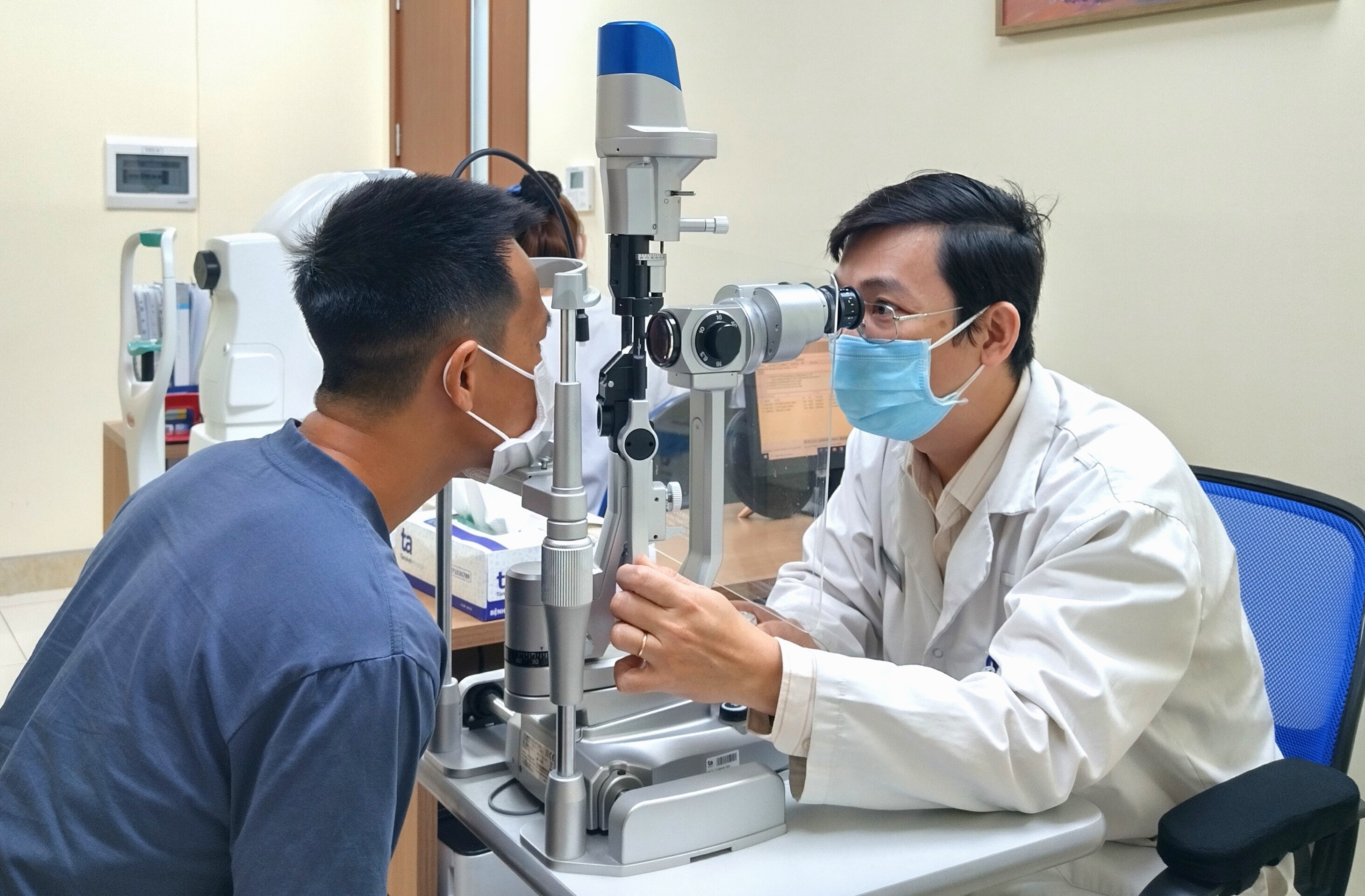 Mat co cam giac suong mu bao phu do chan thuong bong da hinh anh