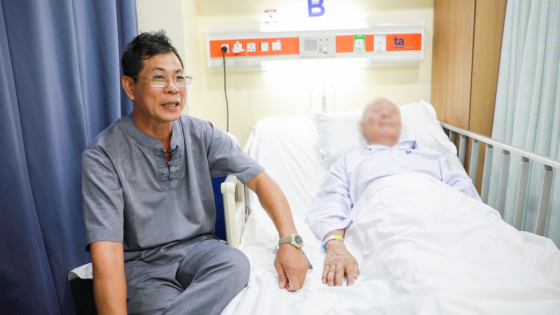 Bi tieu suot 10 nam do khoi u lon o tuyen tien liet hinh anh