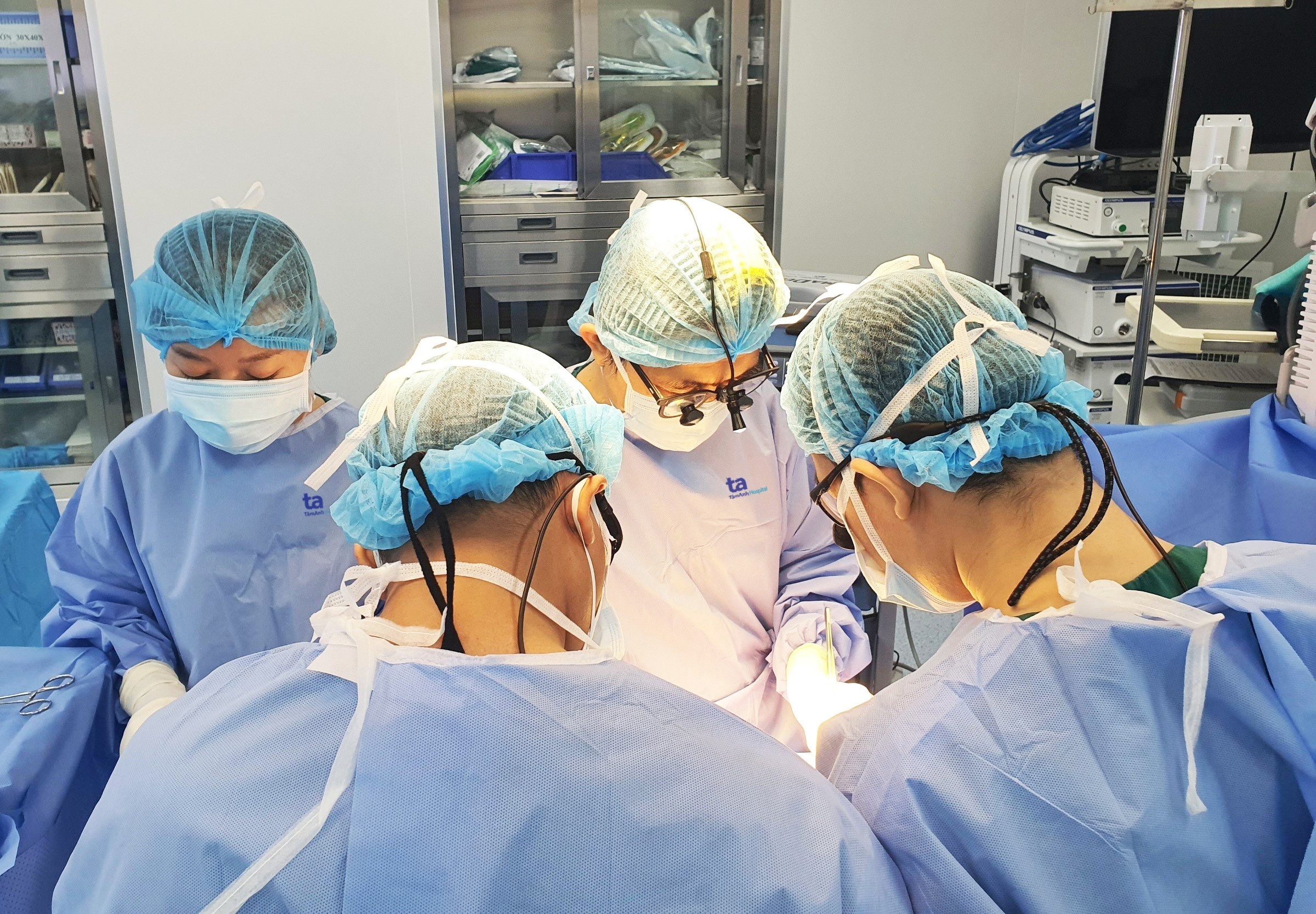 40 ngay vuot cua tu cua chang trai bi benh dong mau hiem gap hinh anh