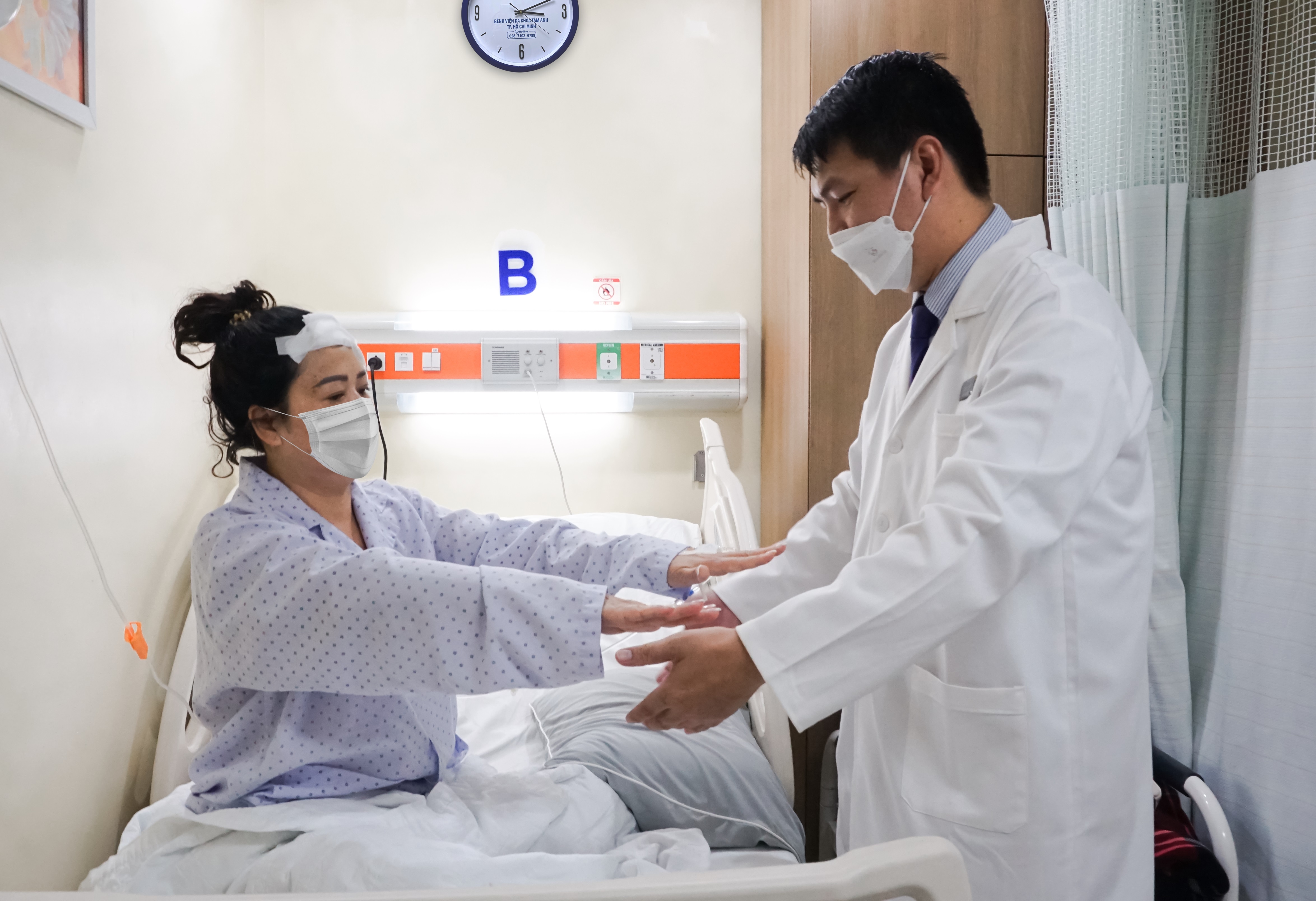 Cuu nguoi dot quy xuat huyet nao bang robot tri tue nhan tao hinh anh
