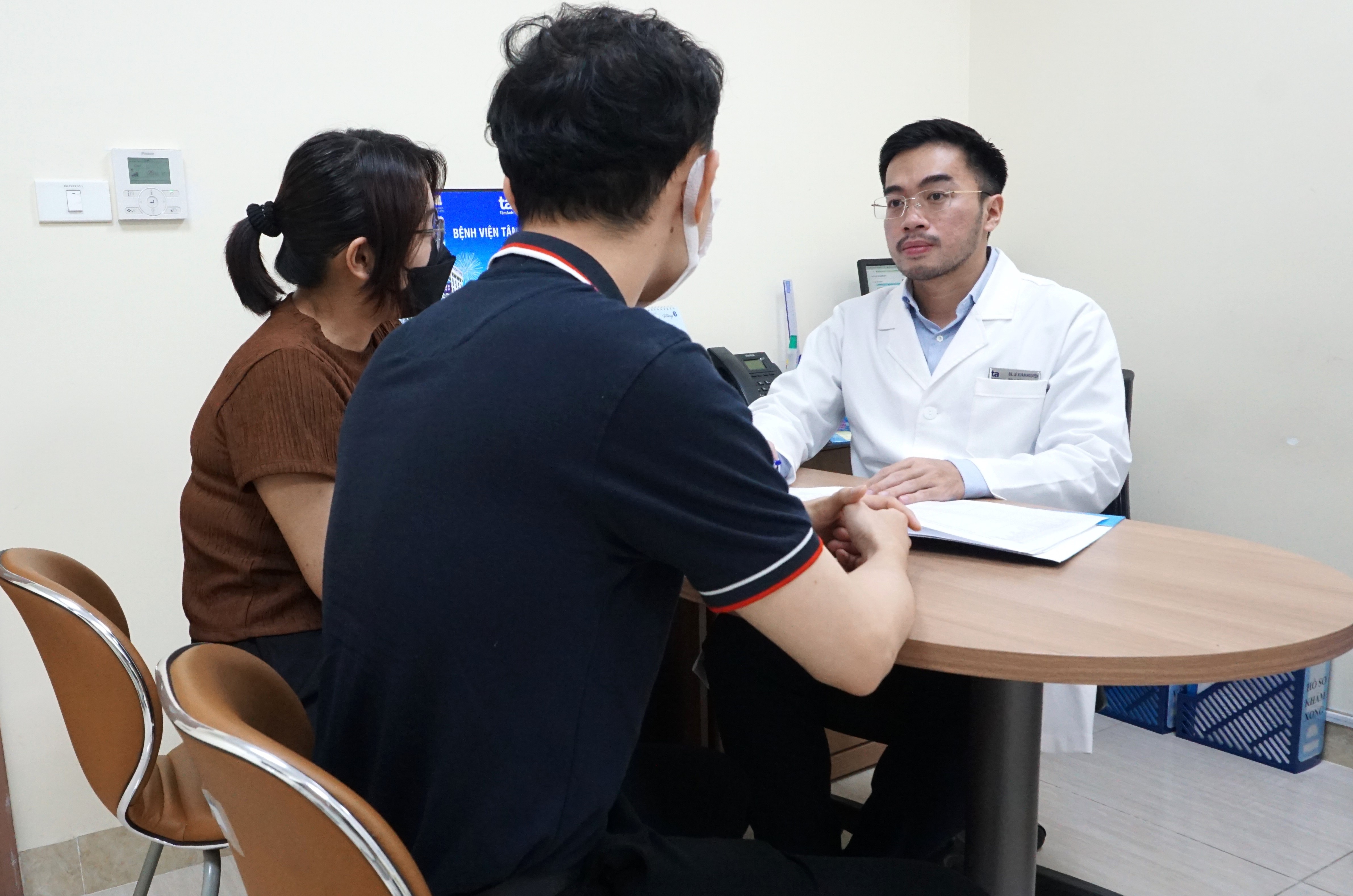 Bi vo sinh thu phat do nao thai 13 lan hinh anh